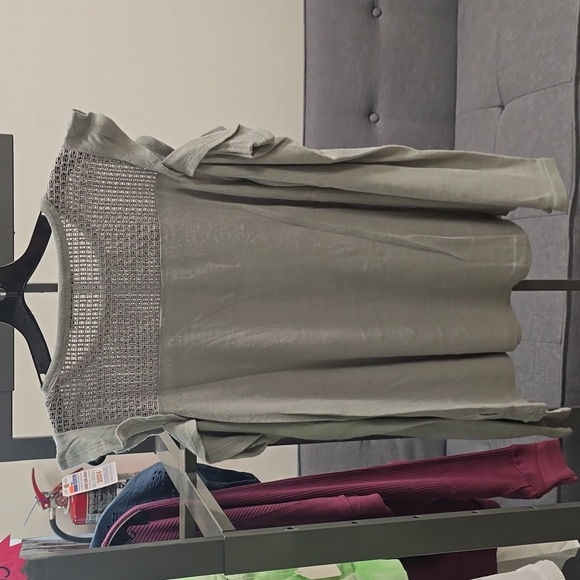 Doe & Rae Cold Shoulder Top - Picture 2 of 2